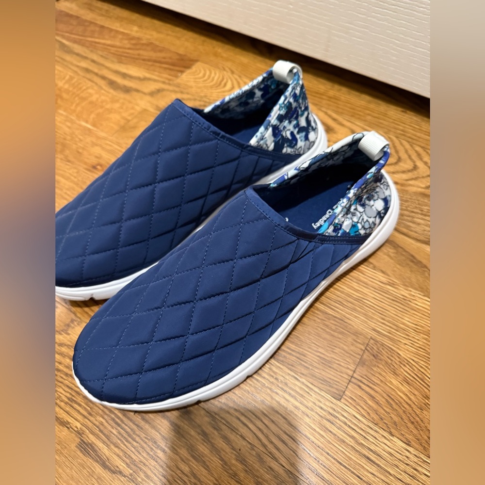 Vera Bradley Blue and White Quilted Slip-On Sneakers size 11 - Picture 5 of 10